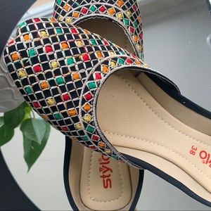 Multicolored embroidered women khussa